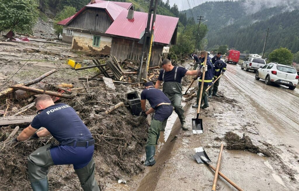 Mobilizare exemplară în urma inundațiilor din Neamț. Peste 25 de primării vin în ajutor