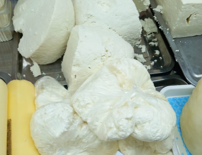 ANPC: Amenzi usturătoare de 2,6 milioane de lei pentru comercianții de lactate. Produsele ajungeau în aproape toată țara