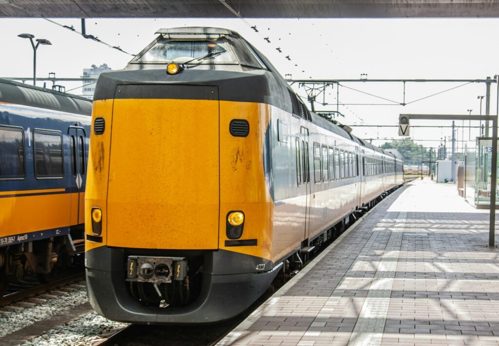 „Spitale” pe șine. O țară europeană analizează ideea transformării vagoanelor de tren în spitale mobile pentru soldații răniți