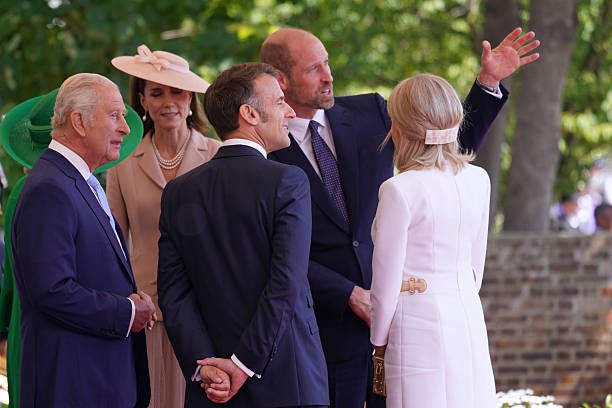 Vizita istorică de stat a președintelui Emmanuel Macron în Regatul Unit a început. Prințesa Kate și Prințul William i-au întâmpinat pe Emmanuel și Brigitte Macron, la sosirea în aeroport