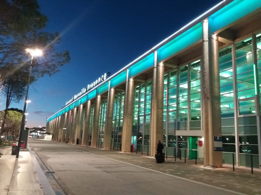Aeroportul din Marsilia a fost închis din cauza unui incendiu de vegetație