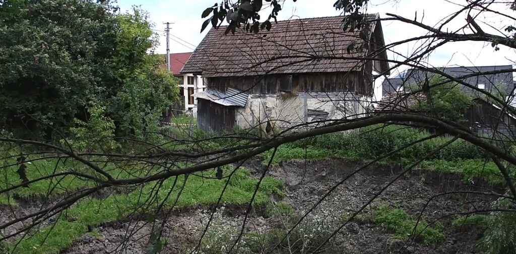 Risc geotehnic extins în urma prăbușirii fostei mine Coștiui: zeci de oameni evacuați