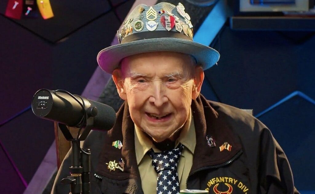 A murit „Papa” Jake Larson, veteran din al Doilea Război Mondial și vedetă TikTok. Americanul avea 102 ani