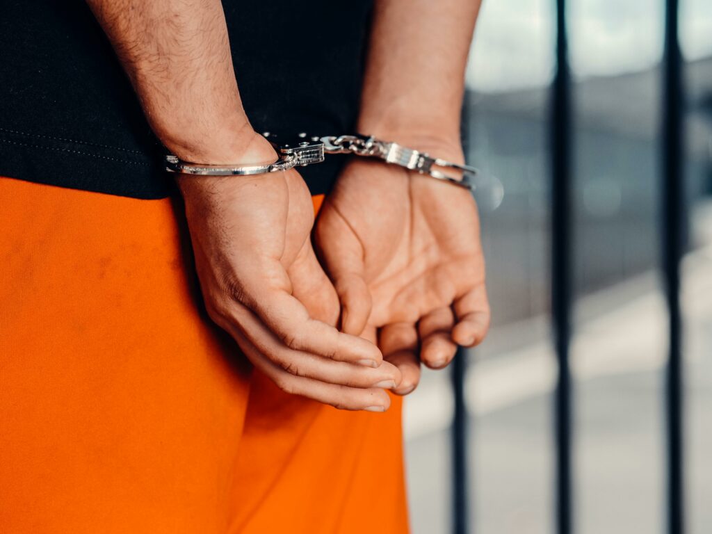 Un profesor de matematică din Cluj, arestat preventiv după ce ar fi agresat sexual două eleve