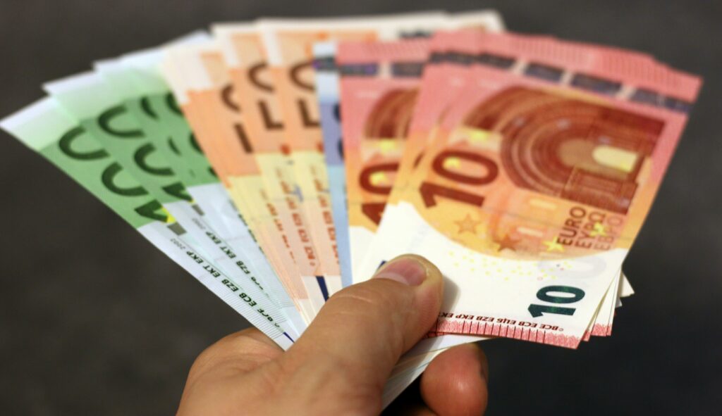 Bulgaria ia măsuri pentru a proteja populația de scumpiri, înaintea adoptării euro
