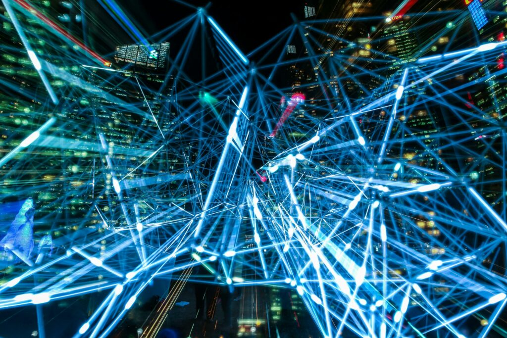 Traficul generat de platformele AI către site-uri web este în creștere accelerată, dar Google rămâne dominant