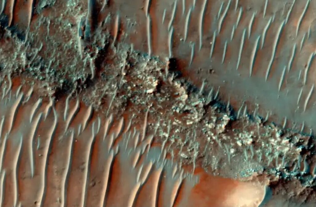Planeta Marte: Au fost descoperite albiile a peste 16.000 km de râuri, dovezi că planeta a fost mai umedă