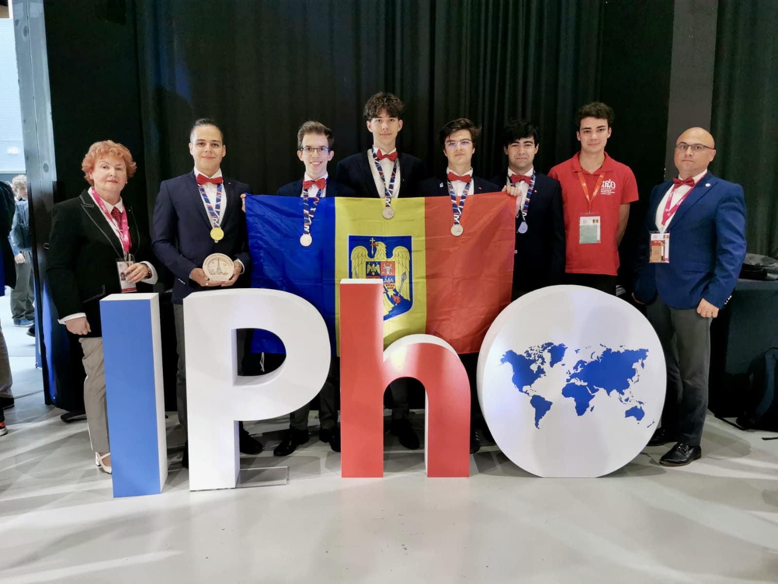 Ministerul Educației: O medalie de aur și patru de argint, la Olimpiada Internațională de Fizică