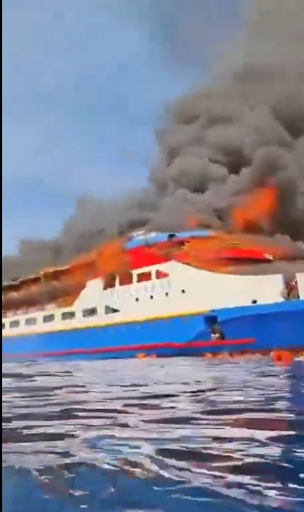 Tragedie maritimă în Indonezia. Incendiu pe un feribot, cel puţin 5 morţi şi 300 de persoane salvate