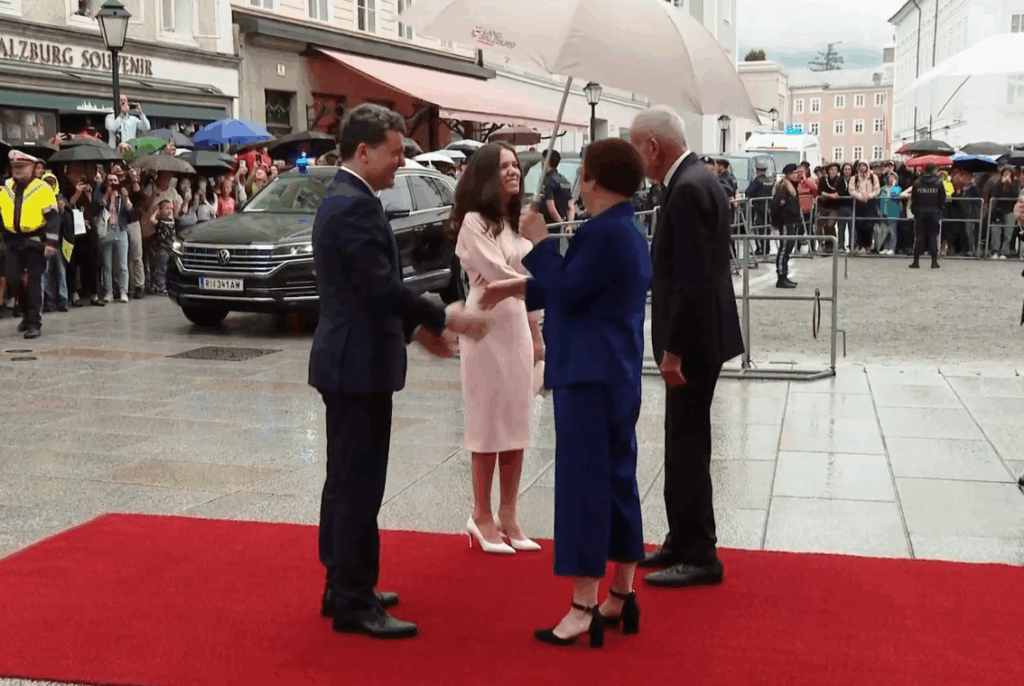 Prima vizită oficială a președintelui Nicușor Dan împreună cu Mirabela Grădinaru și cu copiii