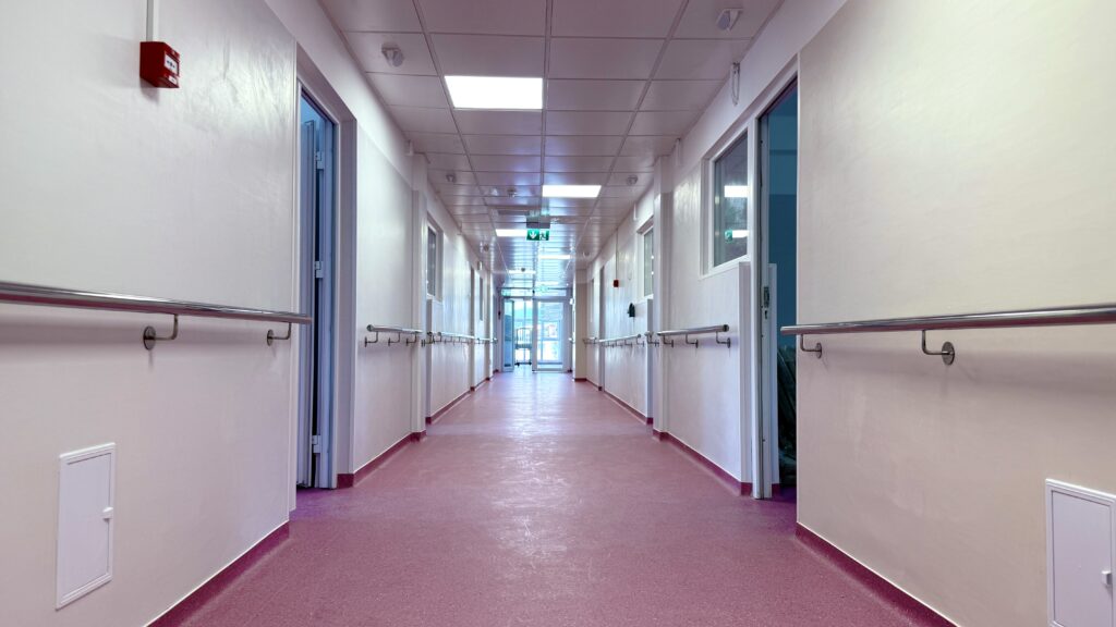 Asociatia Medici pentru Romania a finalizat modernizarea primei jumătăți a Secției de Pediatrie din cadrul Spitalului Municipal Curtea de Argeș!