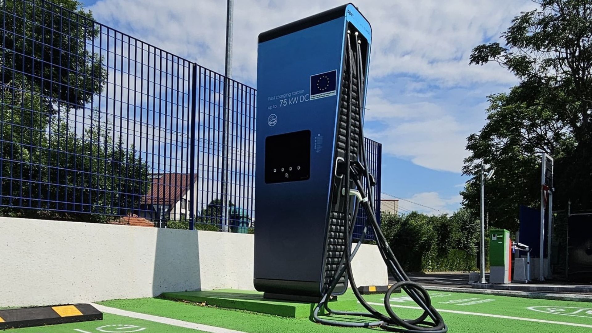 Comisia Europeană pregătește un proiect de lege care ar obliga companiile de închirieri auto să cumpere numai mașini electrice Comisia Europeană pregătește un proiect de lege care ar obliga companiile de închirieri auto să cumpere numai mașini electrice