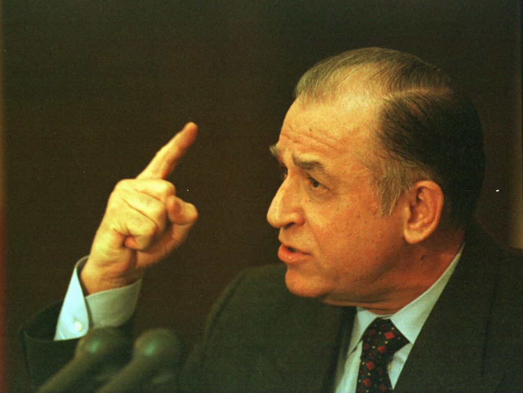 Momentul de reculgere pentru Ion Iliescu, boicotat pe mai multe stadioane: „Imnul Golanilor”, cântat de galeria Poli în timp ce alții au huiduit și au scandat