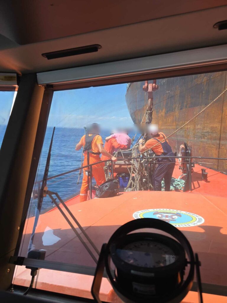 Intervenție de urgență pe mare. Nava Sar Artemis, în misiune Medevac în rada portului Constanța