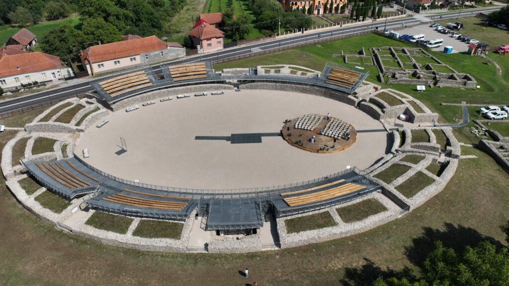 Amfiteatrul roman de la Ulpia Traiana Sarmizegetusa a fost redeschis publicului