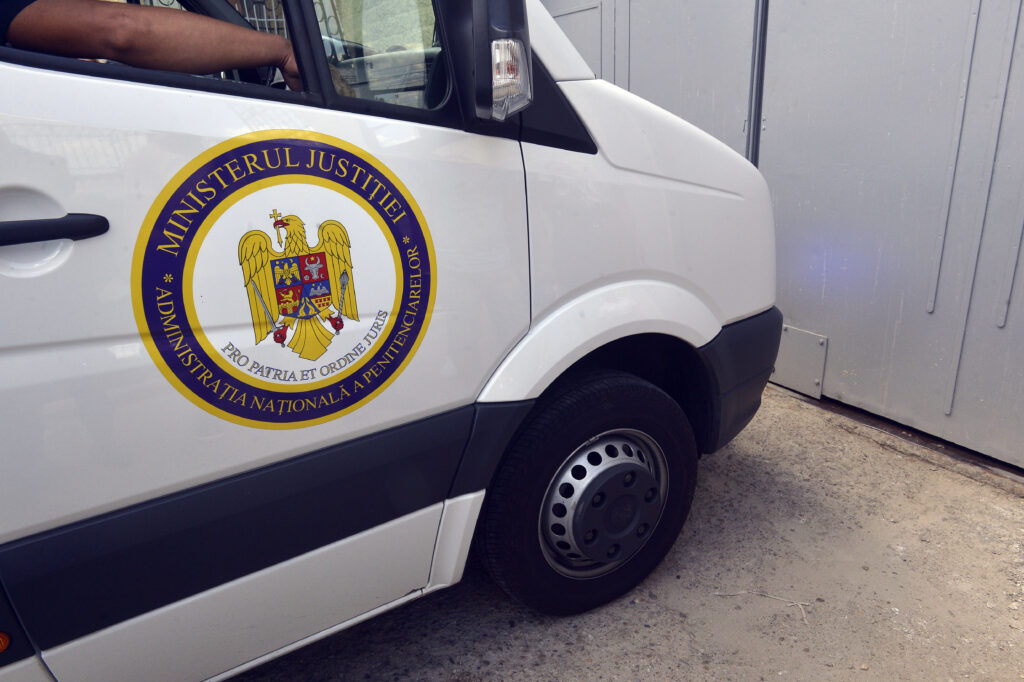 Un deținut a evadat dintr-o ambulanță a ANP Botoșani, în timp ce era transferat la Penitenciarul Spital Jilava