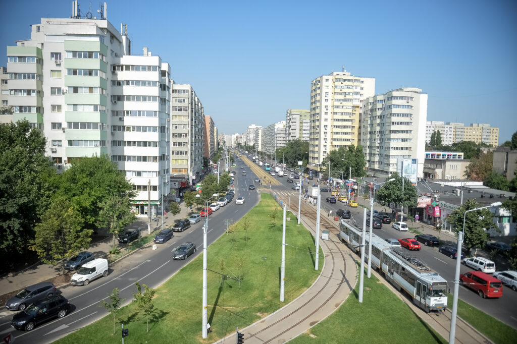Lucrări pentru siguranța traficului în intersecțiile aglomerate din București. Unde se desfășoară reparațiile