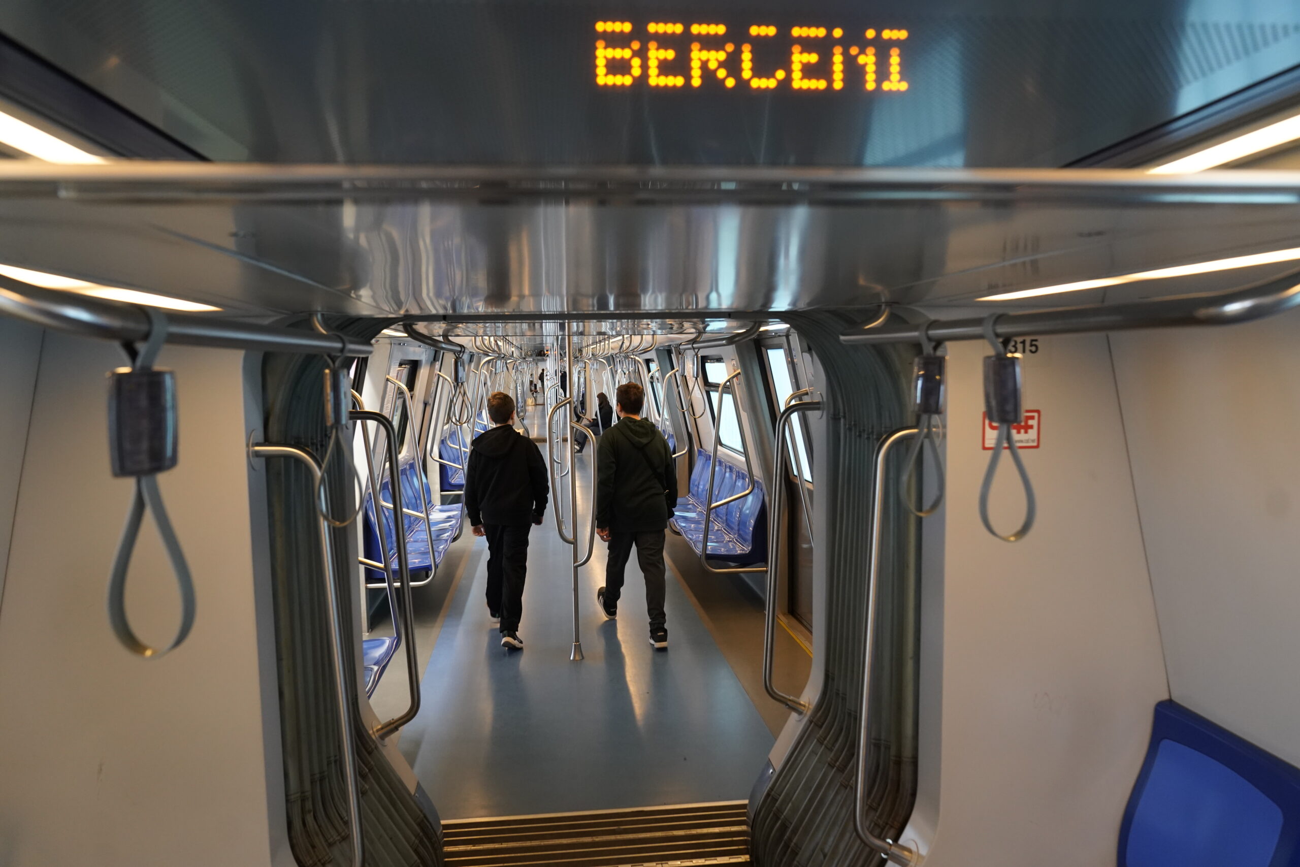 Scumpirea călătoriei cu metroul din București ar putea fi amânată