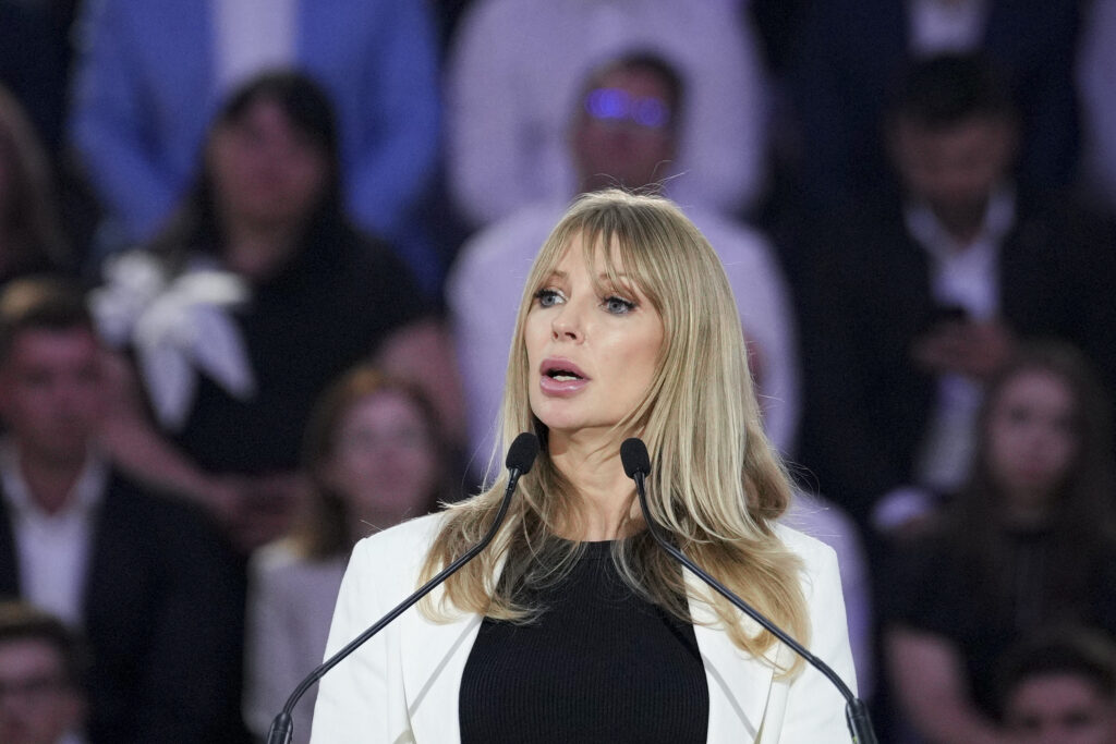 Victoria Stoiciu, critică la adresa lui Daniel David în privința reducerii burselor pentru studenți: „Existau deja mulți studenți obligați să lucreze part-time”