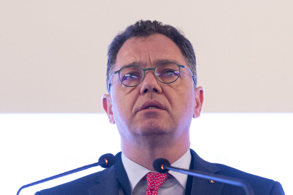 Radu Ștefan Oprea: „România are o problemă: cele 1000 de CV-uri de la USR. 600 sunt deja la Ministerul Economiei”
