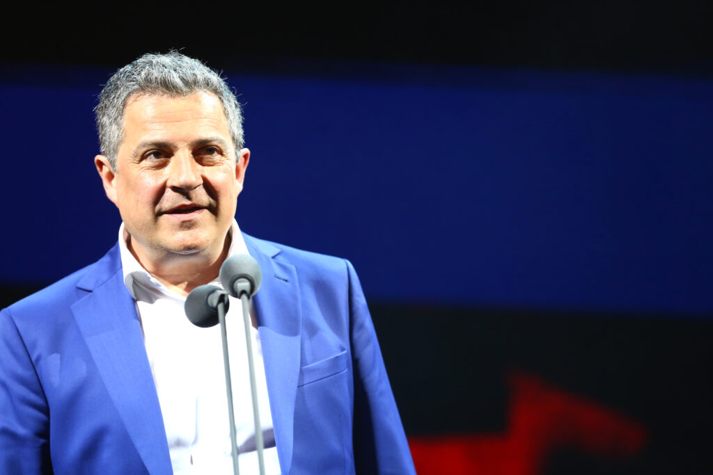 Actorul Mihai Călin critică discursurile naționaliste. El spune că Sergiu Nicolaescu a fost „un nenorocit” și că Ion Antonescu a fost „un criminal de război”