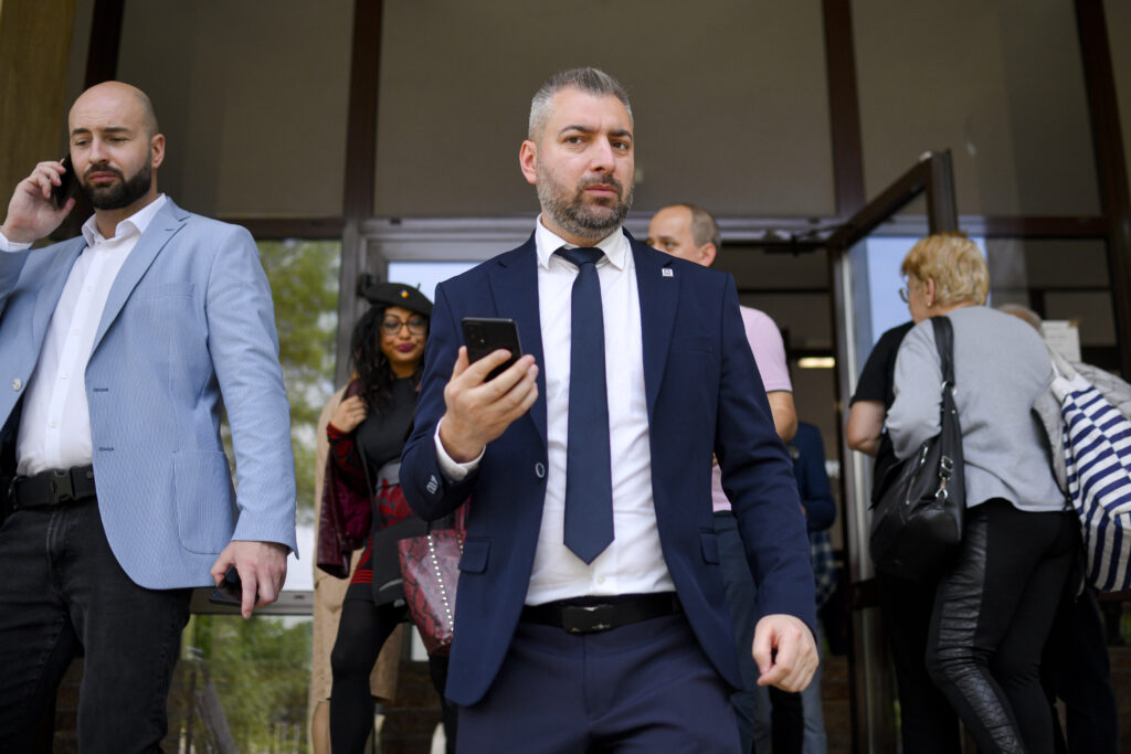 Sebastian Popescu, despre acuzația de corupere sexuală a minorilor: „Mi s-a întins o capcană”. El s-a prezentat la controlul judiciar