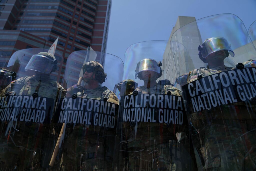 Pentagonul retrage aproape toți soldații Gărzii Naționale din Los Angeles