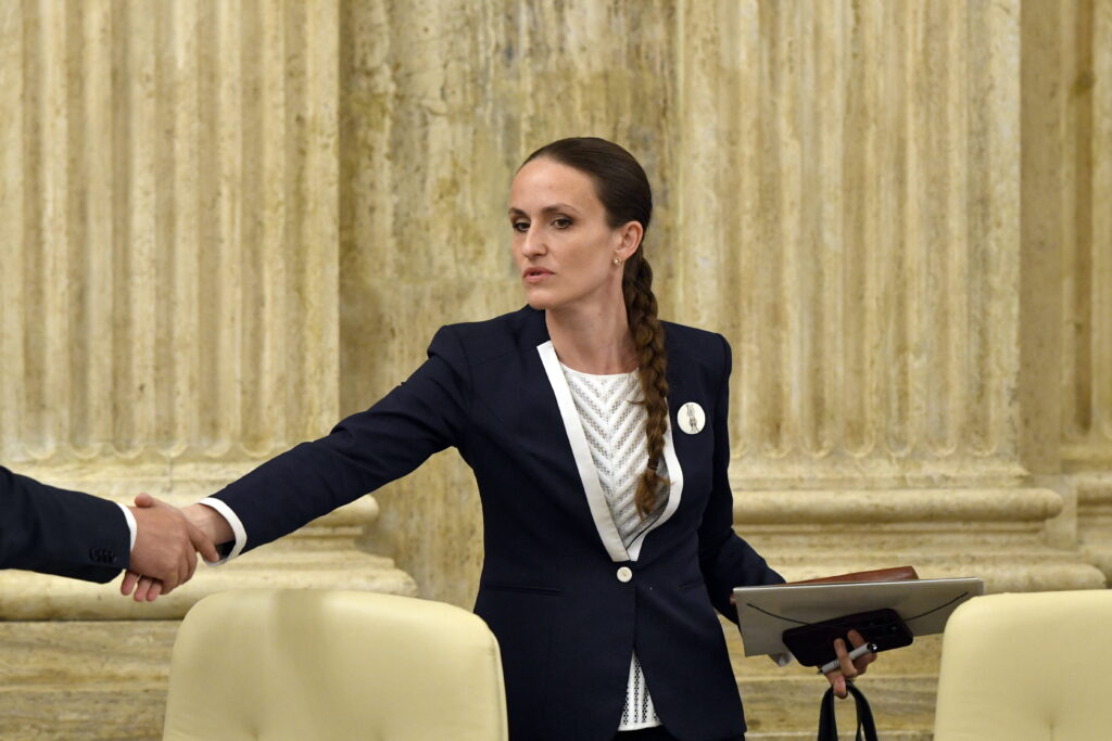Oana Ţoiu: România susţine o soluţie bazată pe respectarea deplină a suveranităţii, independenţei şi integrităţii teritoriale a Ucrainei