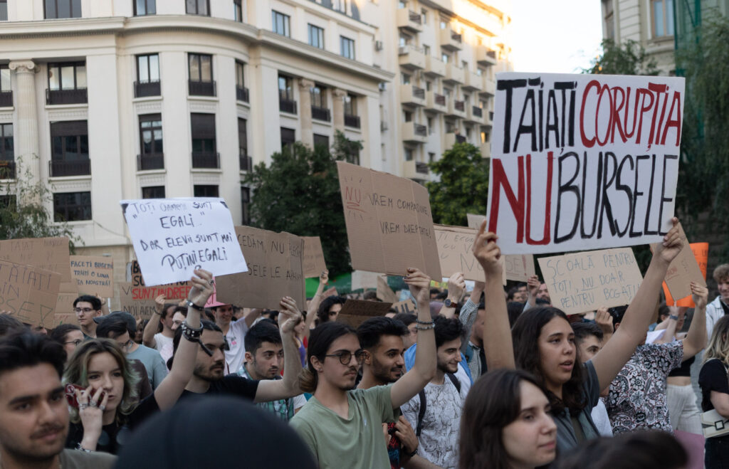 ANOSR critică noile modificări privind bursele studenților: „Acordarea burselor nu ar trebui condiționată de forma de finanțare a studentului”
