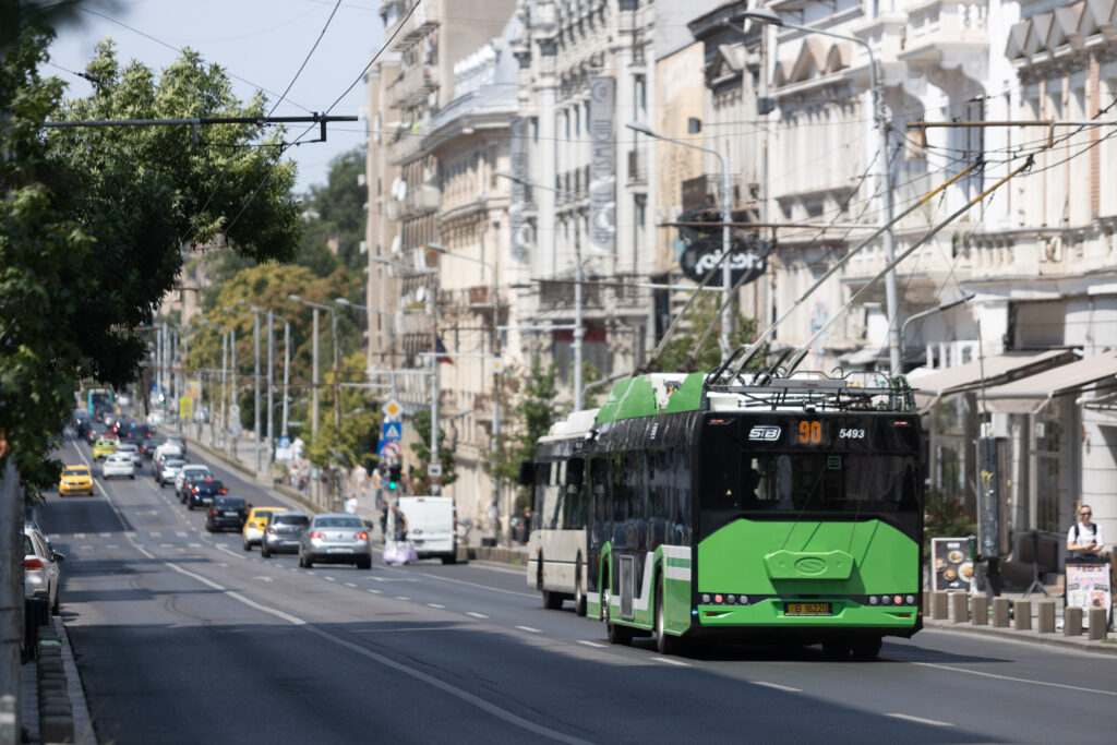 Bucureștiul câștigă încă 10,5 km de benzi unice pentru transportul public. Pe ce trasee vor fi amenajate noile benzi