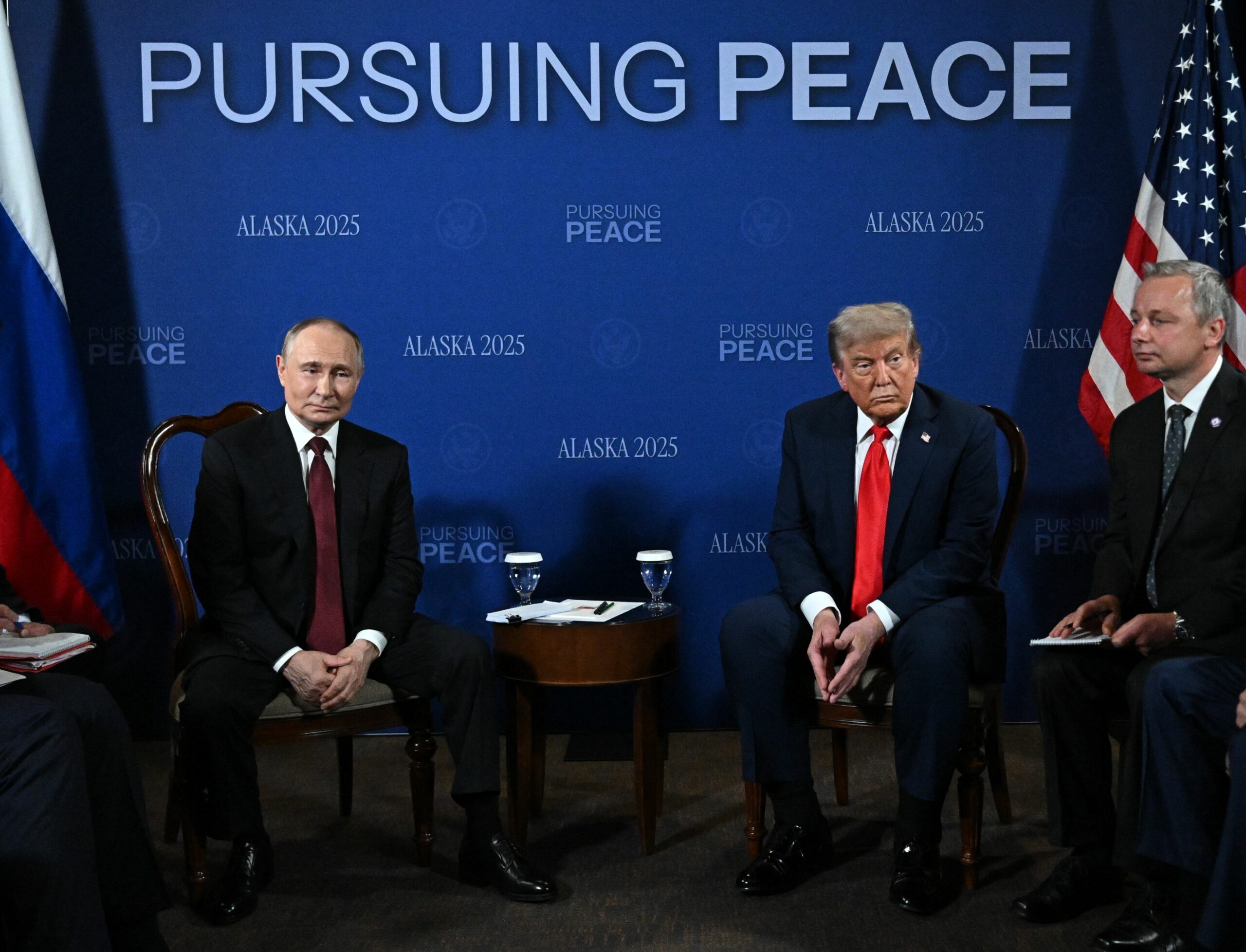 Summitul Trump-Putin | Zelenski se va întâlni cu Trump la Washington luni / Conferința de presă s-a încheiat brusc, fără întrebări din partea reporterilor și fără detalii clare despre un acord de pace