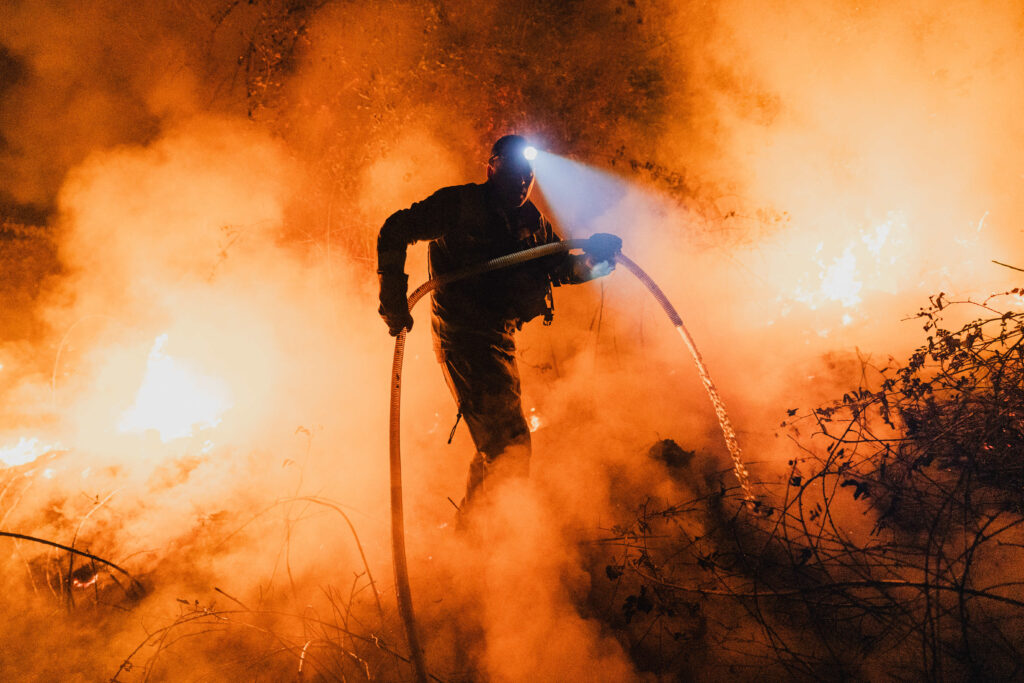 România trimite pompieri în Spania pentru a lupta cu incendiile de vegetație