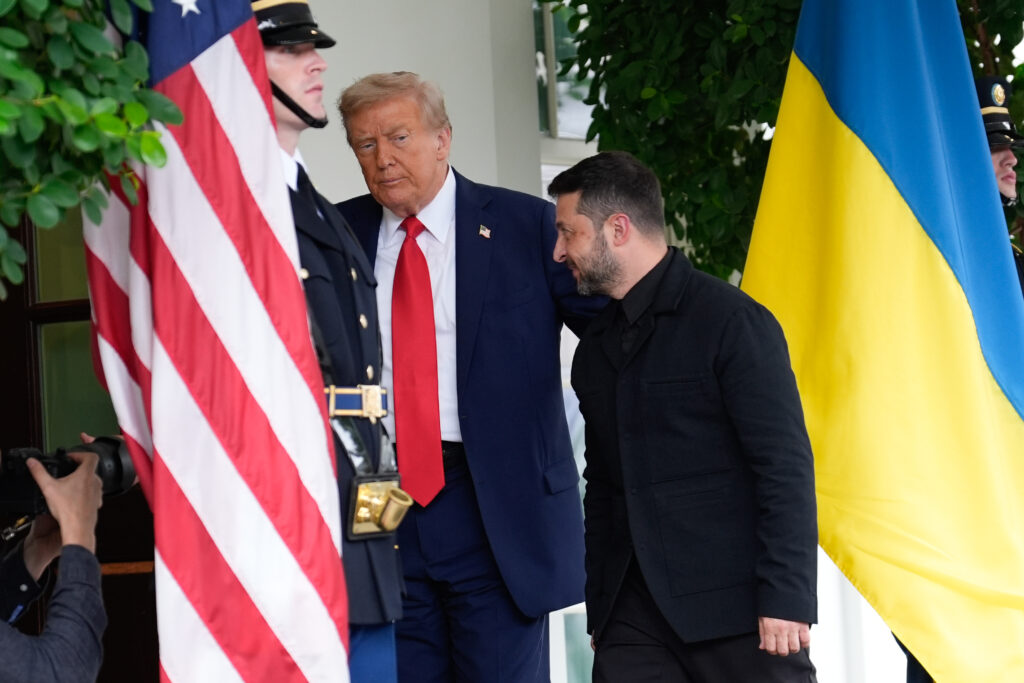 Donald Trump și Volodimir Zelenski, declarații din Biroul Oval. Cei doi discută la Casa Albă despre negocieri și garanții de securitate pentru Ucraina