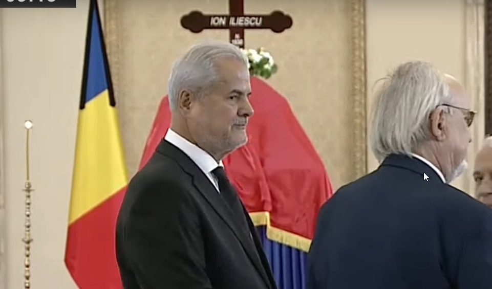 Fostul premier Adrian Năstase a ajuns la catafalcul lui Ion Iliescu