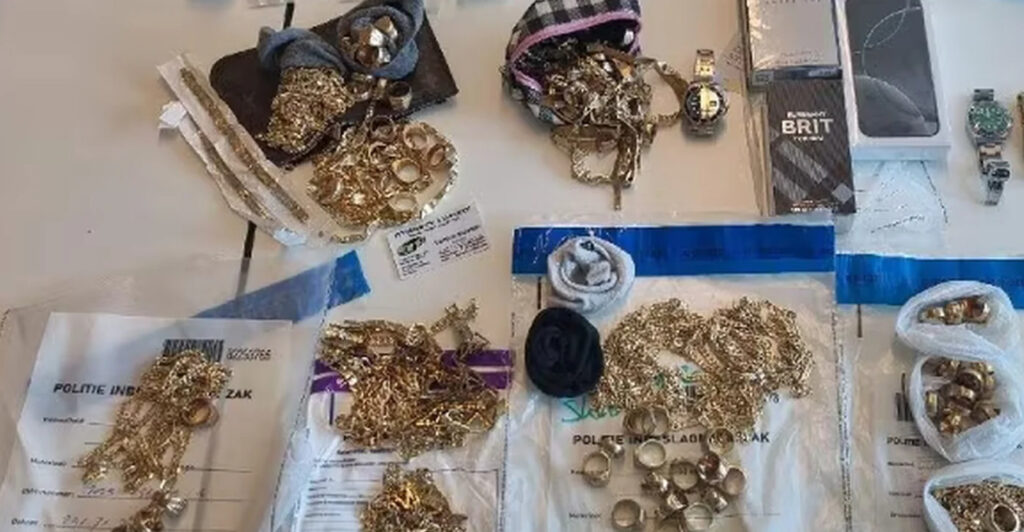 Români arestați în Olanda. Pozau în oameni de afaceri din Dubai și le cereau victimelor sume consistente de bani