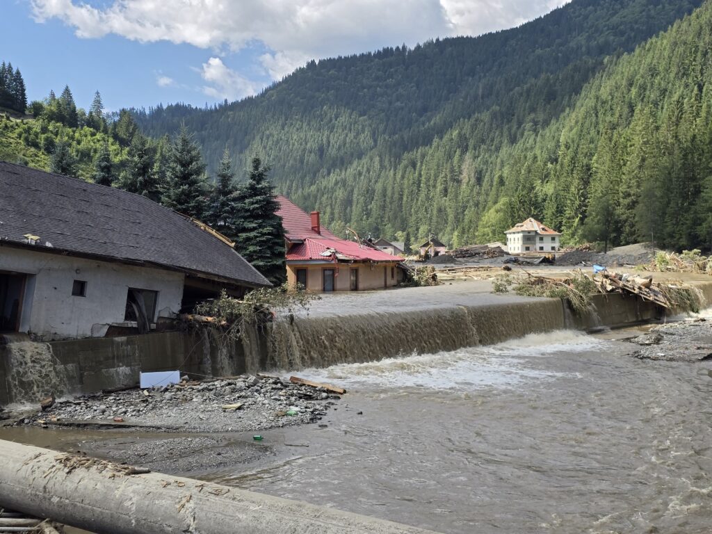 Pericol de inundații în România, avertismentul hidrologilor: Cod portocaliu în 5 județe din nord-est