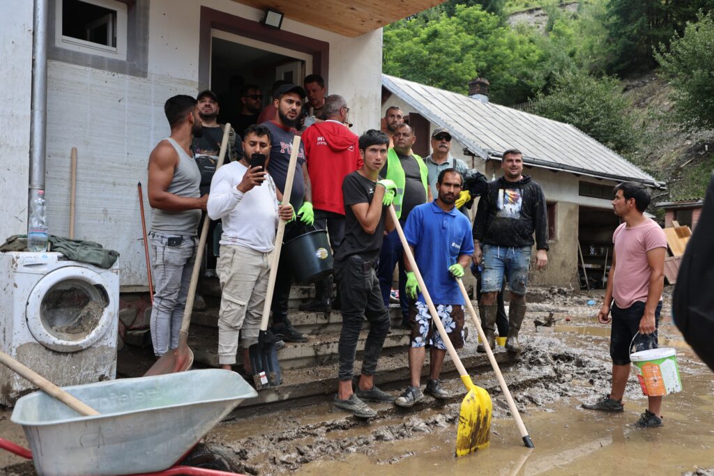 Apelul IGSU către voluntarii care vin în sprijinul comunităților afectate de inundații din Suceava