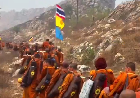 Încetarea focului cu Thailanda celebrată de sute de călugări budiști din Cambodgia