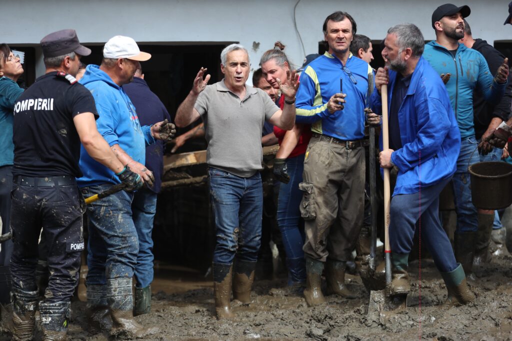 Former presidential candidate Călin Georgescu engaged with the crowds on Friday in Broșteni
