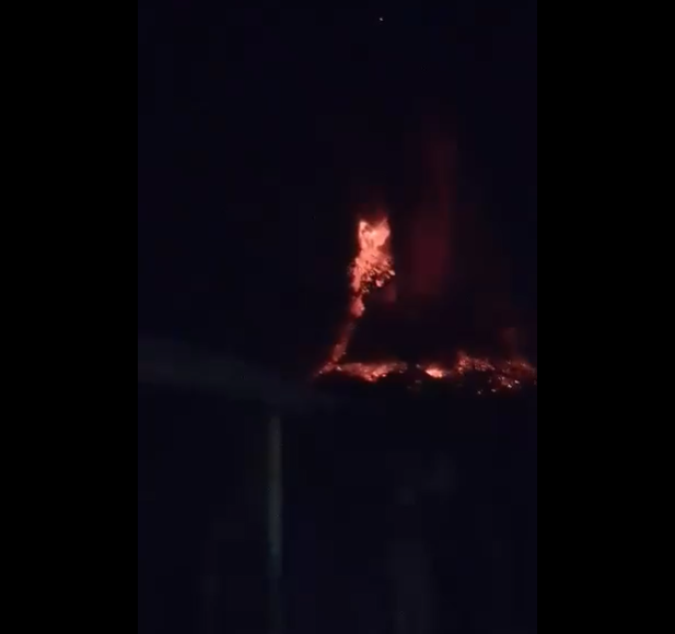 Erupție vulcanică în Indonezia. Cenușa a ajuns la o înălțime de 18 kilometri