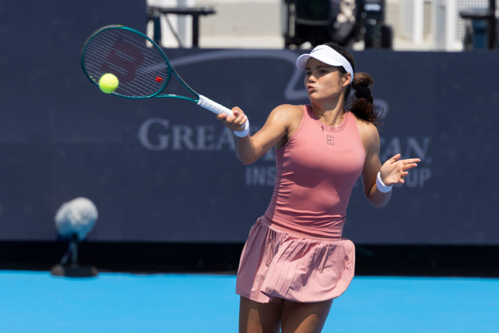 Alcaraz avansează în runda a patra a US Open, Rybakina elimină pe Răducanu
