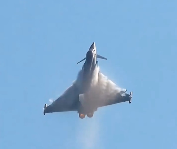 MApN: Două aeronave Typhoon au fost ridicate pentru a monitoriza situația aeriană la frontiera cu Ucraina