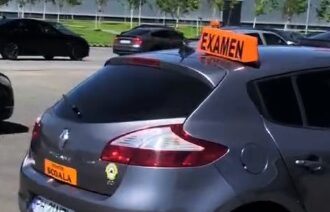 Flagrant la Sibiu: A dat mită pentru examenul auto și a promovat fără să știe că nu a primit ajutor