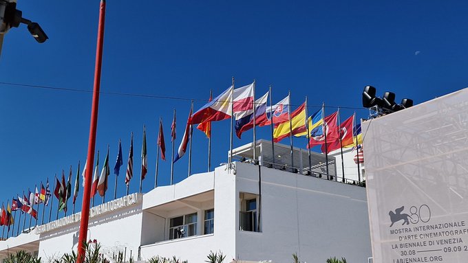 Ucraina critică afişarea drapelului rusesc la Festivalul de Film de la Veneţia