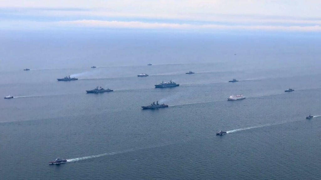 China și Rusia au început exercițiile militare comune în Marea Japoniei. Urmează patrule navale în „apele relevante ale Pacificului”