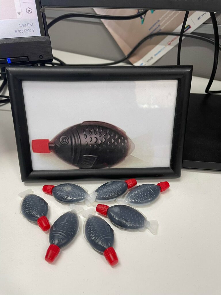 Primul loc din lume care interzice vestitele dozatoare de sos de soia din plastic în formă de pește