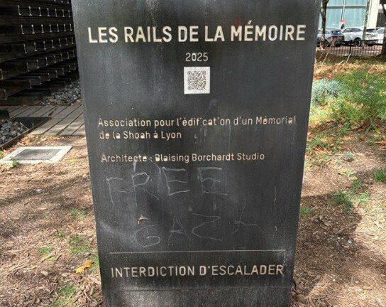 Un memorial al Holocaustului din Franța, profanat cu inscripţia „Free Gaza”
