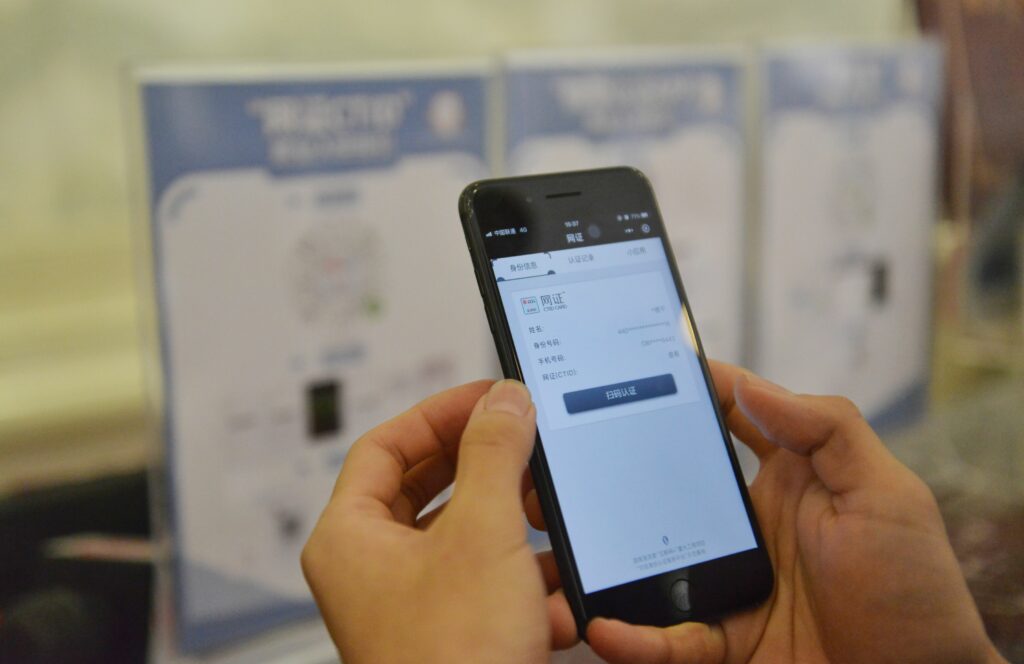 Cărțile de identitate digitale ar putea ajuta la combaterea imigrației ilegale și a fraudei