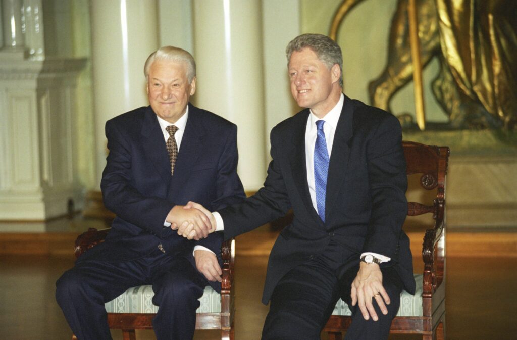Cât de aproape a fost Rusia de aderarea la NATO? Documente desecretizate recent arată o discuție între Elțîn și Bill Clinton