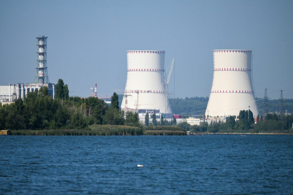 O țară din apropierea României vrea să-și dubleze producția de energie nucleară pentru a renunța la combustibilii fosili